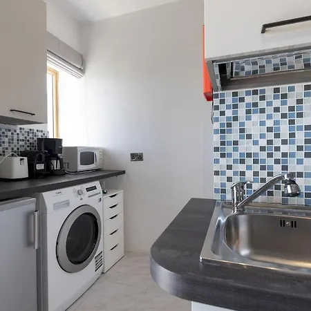 公寓 Mediterranean Living Right By The