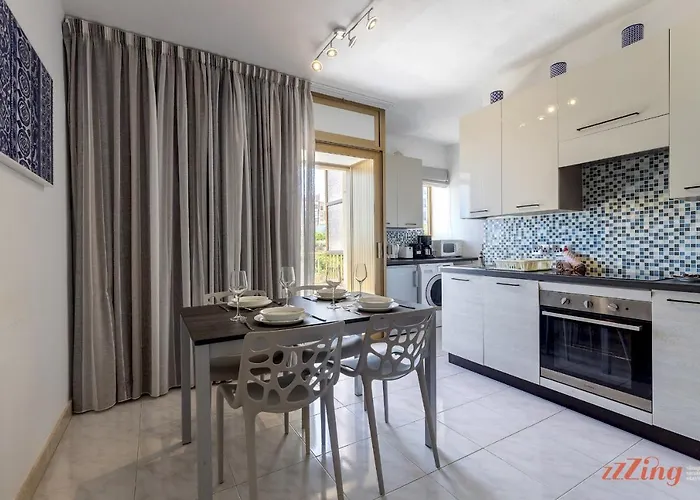 Mediterranean Living Right By The Apartament *